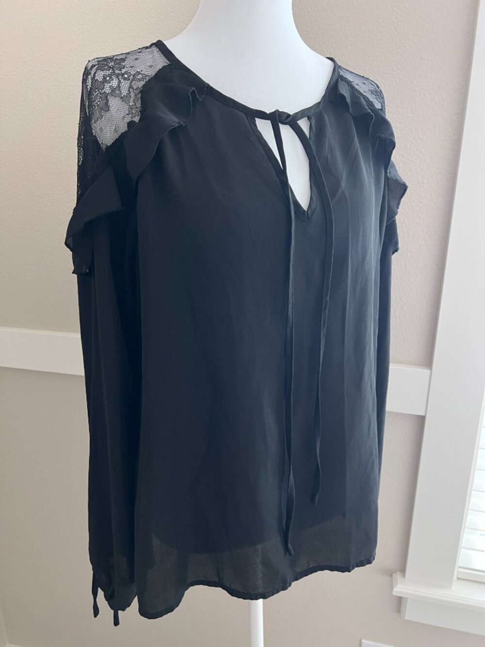 Blooming Jelly Black Chiffon Lace Accent Ruffle Blouse - Size Medium - Picture 3 of 10